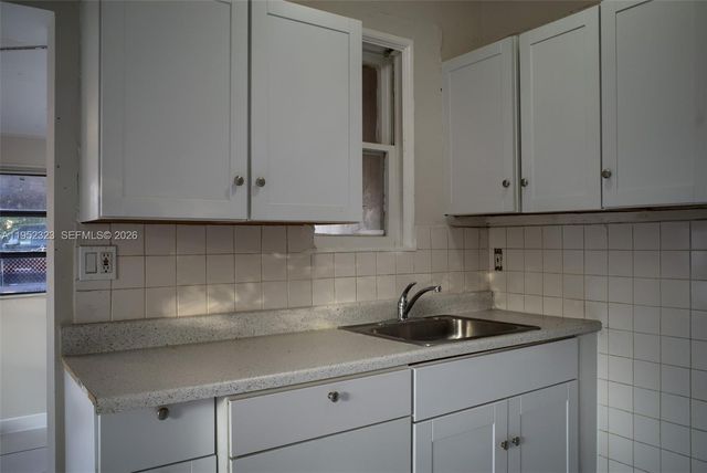 43 SW 11th St W, Dania Beach, FL 33004