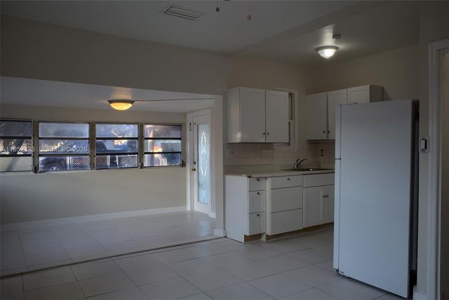 43 SW 11th St W, Dania Beach, FL 33004