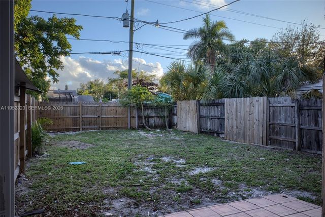 43 SW 11th St W, Dania Beach, FL 33004