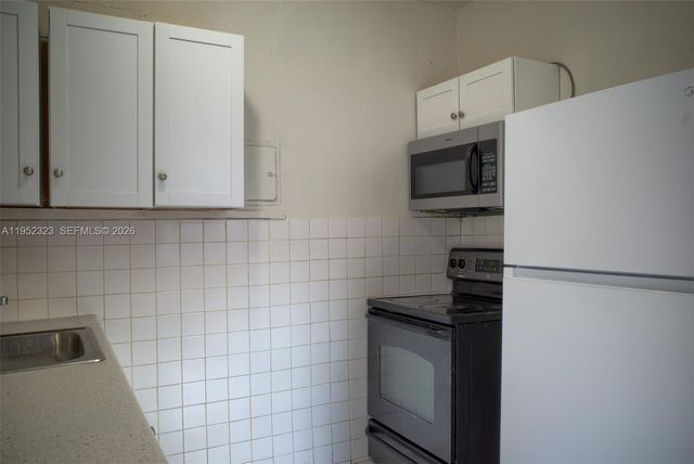 43 SW 11th St W, Dania Beach, FL 33004