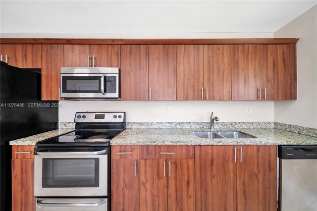 592 NE 150th St 1, Miami, FL 33161