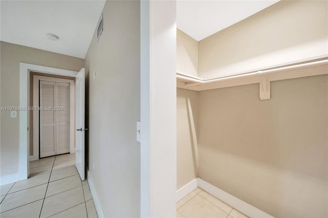 592 NE 150th St 1, Miami, FL 33161