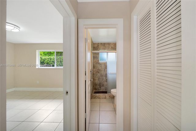 592 NE 150th St 1, Miami, FL 33161