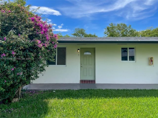 592 NE 150th St 1, Miami, FL 33161