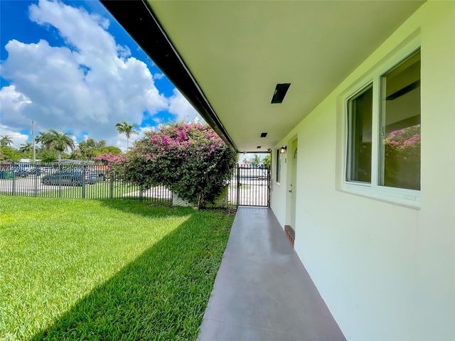 592 NE 150th St 1, Miami, FL 33161