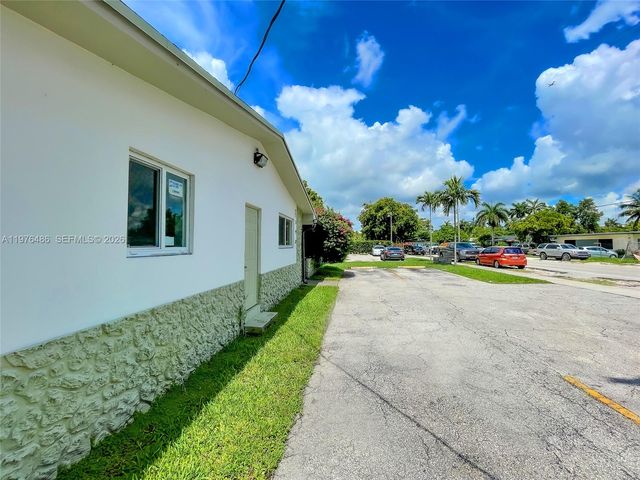 592 NE 150th St 1, Miami, FL 33161