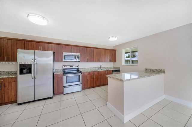 592 NE 150th St 1, Miami, FL 33161