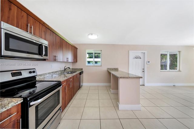 592 NE 150th St 1, Miami, FL 33161