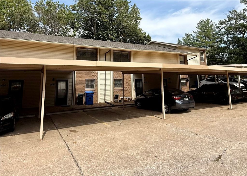 2462 E Kantz Lane, Fayetteville, AR 72703