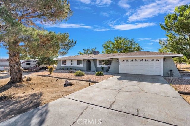 19215 Kinai Road, Apple Valley, CA 92307