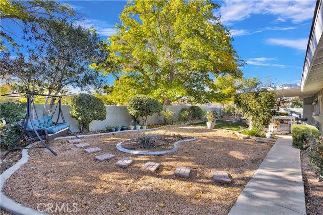 19215 Kinai Road, Apple Valley, CA 92307
