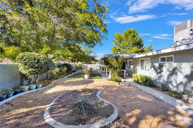 19215 Kinai Road, Apple Valley, CA 92307