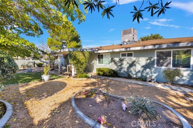 19215 Kinai Road, Apple Valley, CA 92307