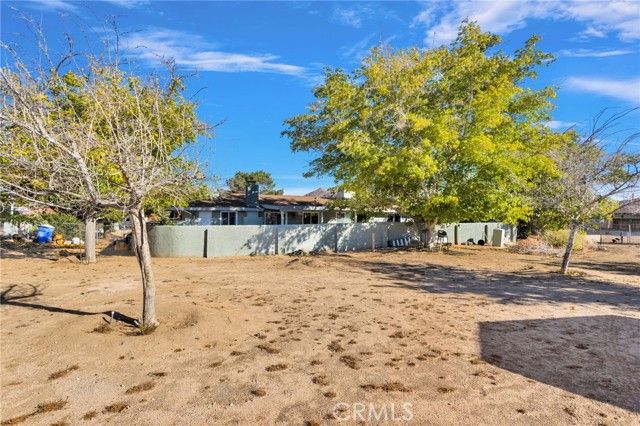 19215 Kinai Road, Apple Valley, CA 92307