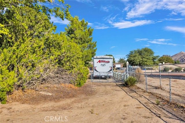 19215 Kinai Road, Apple Valley, CA 92307