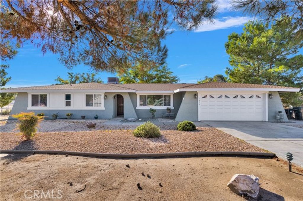 19215 Kinai Road, Apple Valley, CA 92307