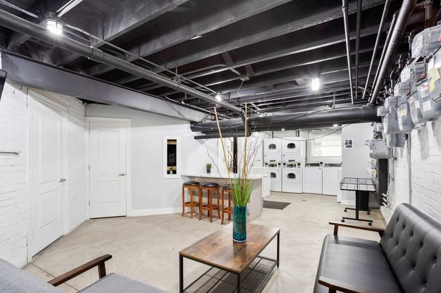 1059 W Glenlake Avenue 2N, Chicago, IL 60660