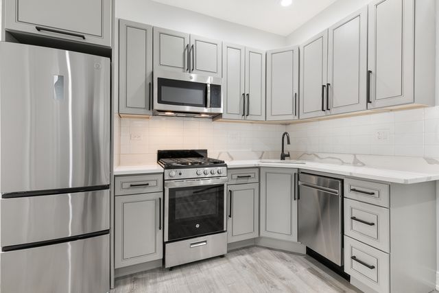 1059 W Glenlake Avenue 2N, Chicago, IL 60660