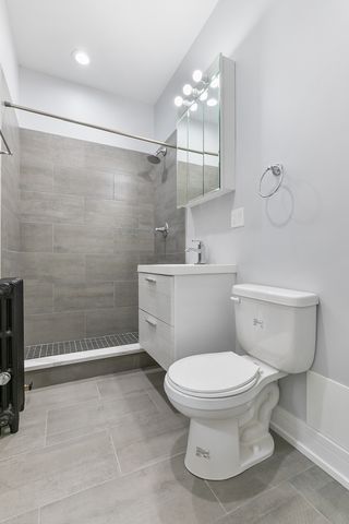 1059 W Glenlake Avenue 2N, Chicago, IL 60660