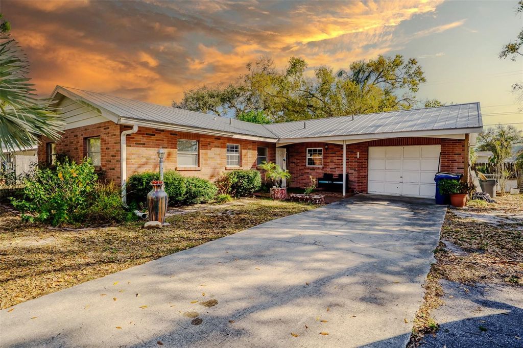 Image 2 of property listing at 3372 WEBBER STREET, Sarasota, FL 34239