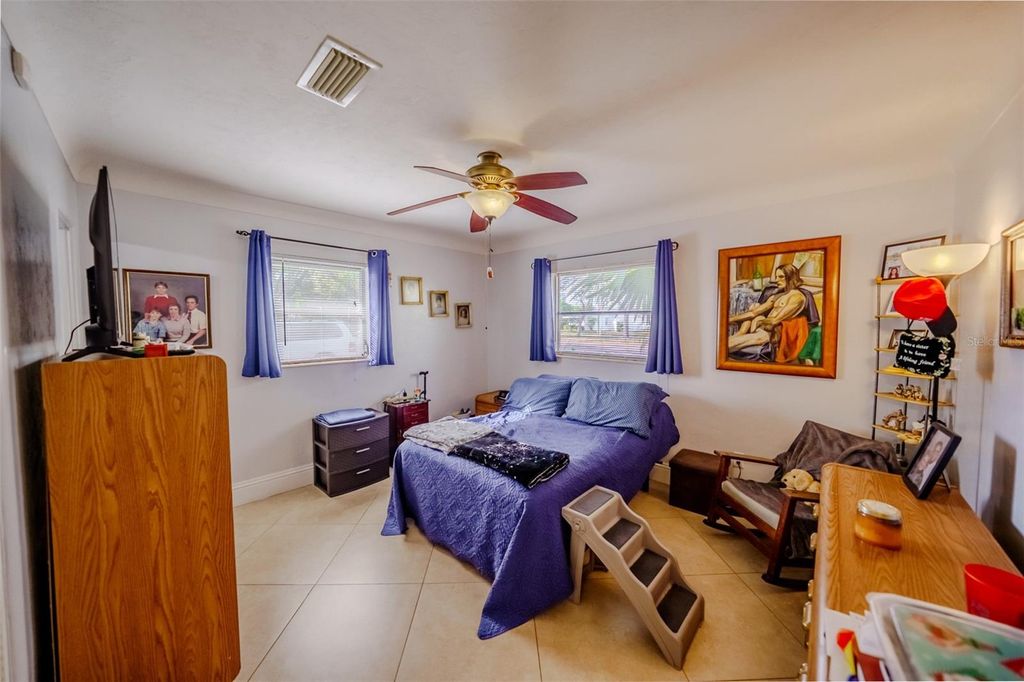 Image 17 of property listing at 3372 WEBBER STREET, Sarasota, FL 34239