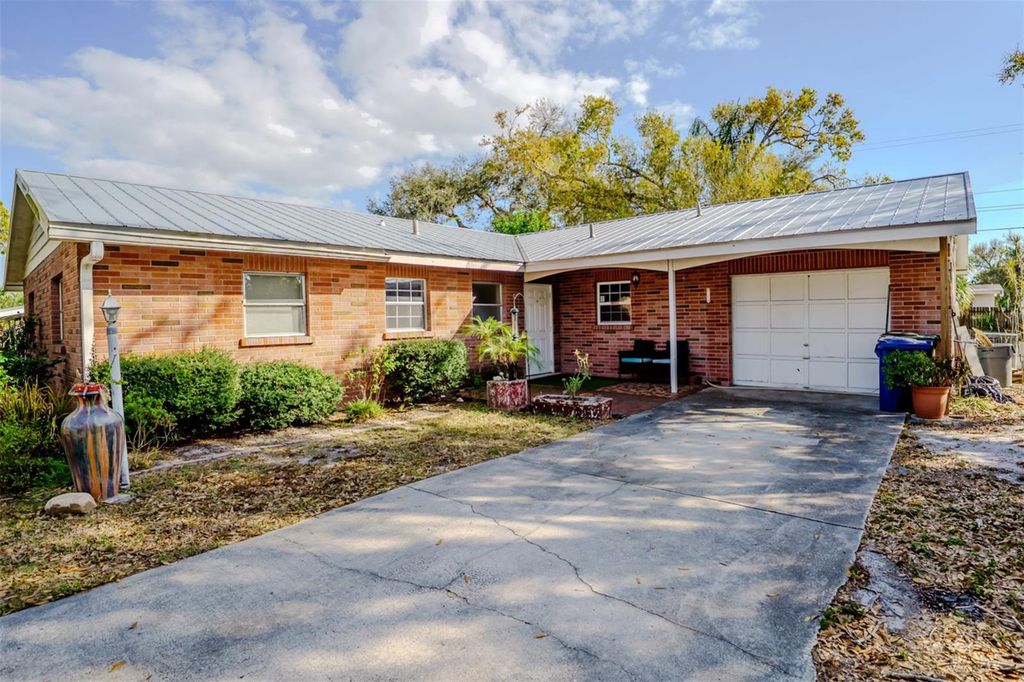 Image 3 of property listing at 3372 WEBBER STREET, Sarasota, FL 34239