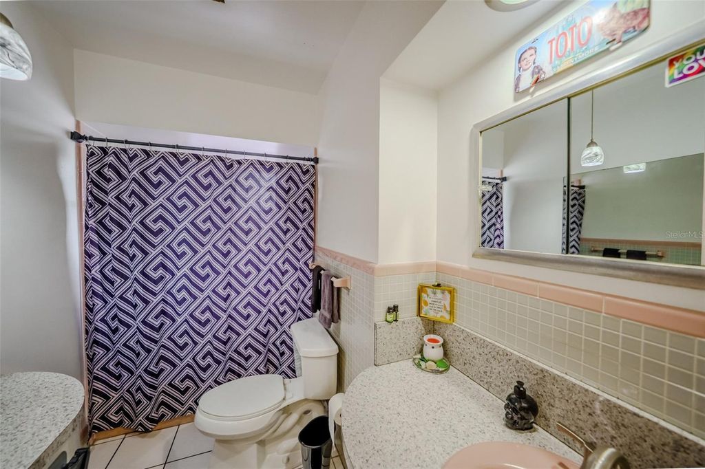 Image 24 of property listing at 3372 WEBBER STREET, Sarasota, FL 34239