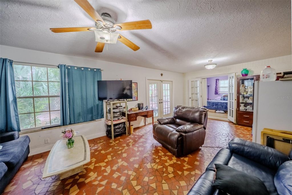 Image 32 of property listing at 3372 WEBBER STREET, Sarasota, FL 34239