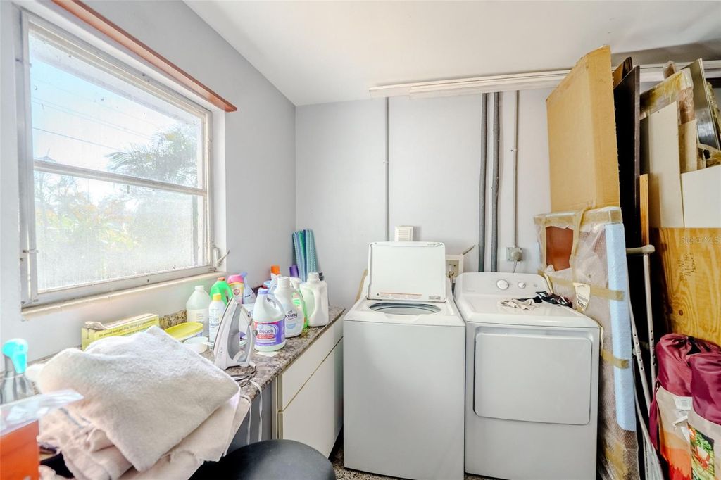 Image 37 of property listing at 3372 WEBBER STREET, Sarasota, FL 34239