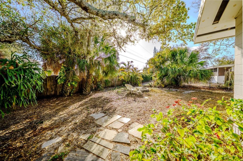 Image 42 of property listing at 3372 WEBBER STREET, Sarasota, FL 34239