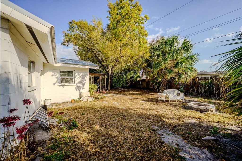 Image 43 of property listing at 3372 WEBBER STREET, Sarasota, FL 34239