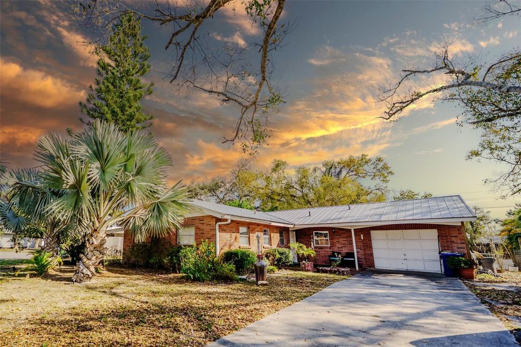 Image 49 of property listing at 3372 WEBBER STREET, Sarasota, FL 34239