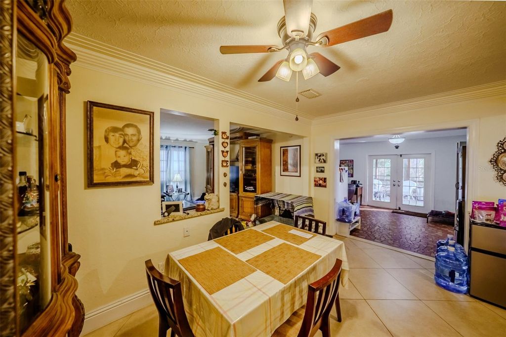 Image 10 of property listing at 3372 WEBBER STREET, Sarasota, FL 34239