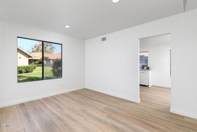 39116 Village 39, Camarillo, CA 93012