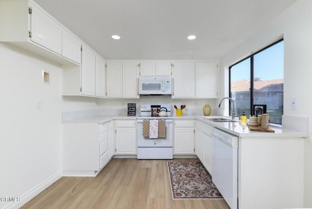 39116 Village 39, Camarillo, CA 93012