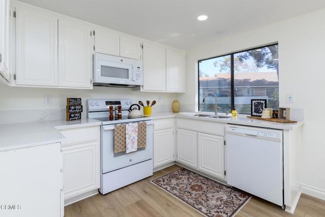 39116 Village 39, Camarillo, CA 93012