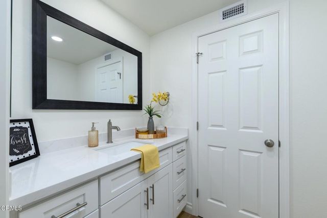 39116 Village 39, Camarillo, CA 93012