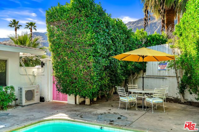 502 S Calle Santa Rosa, Palm Springs, CA 92264