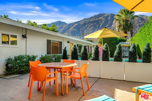 502 S Calle Santa Rosa, Palm Springs, CA 92264