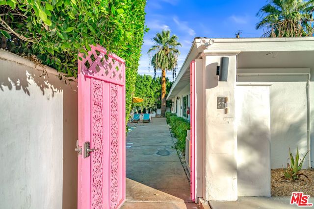 502 S Calle Santa Rosa, Palm Springs, CA 92264