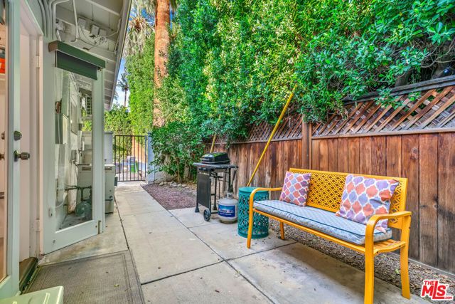 502 S Calle Santa Rosa, Palm Springs, CA 92264