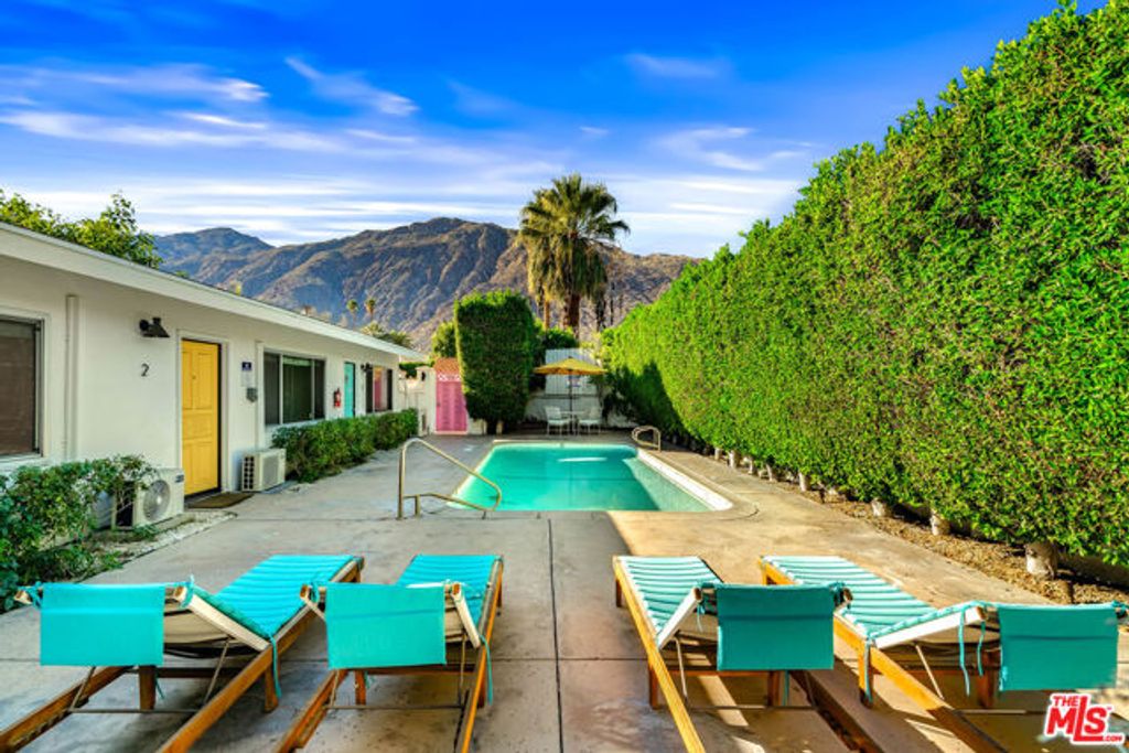 502 S Calle Santa Rosa, Palm Springs, CA 92264