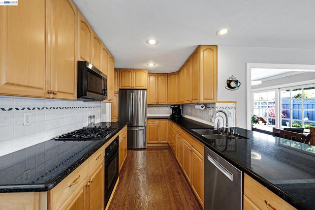 524 Hillview Dr, Fremont, CA 94536