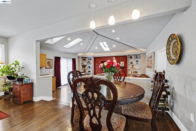 524 Hillview Dr, Fremont, CA 94536