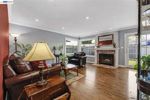 524 Hillview Dr, Fremont, CA 94536