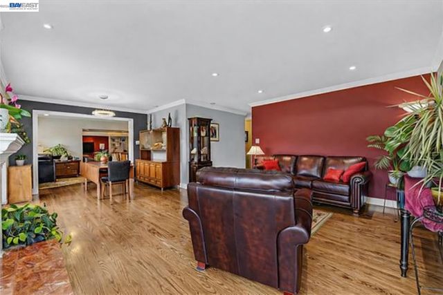 524 Hillview Dr, Fremont, CA 94536