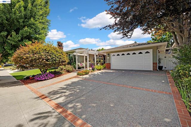 524 Hillview Dr, Fremont, CA 94536