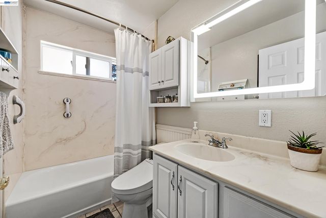 524 Hillview Dr, Fremont, CA 94536