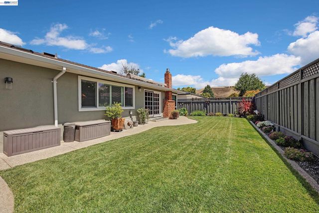 524 Hillview Dr, Fremont, CA 94536
