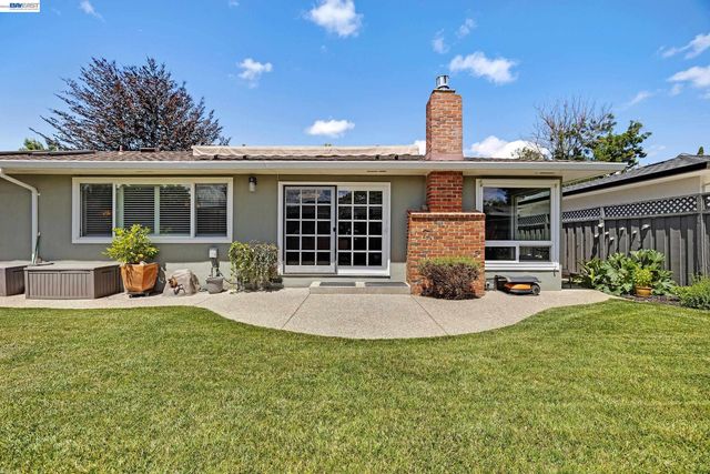 524 Hillview Dr, Fremont, CA 94536